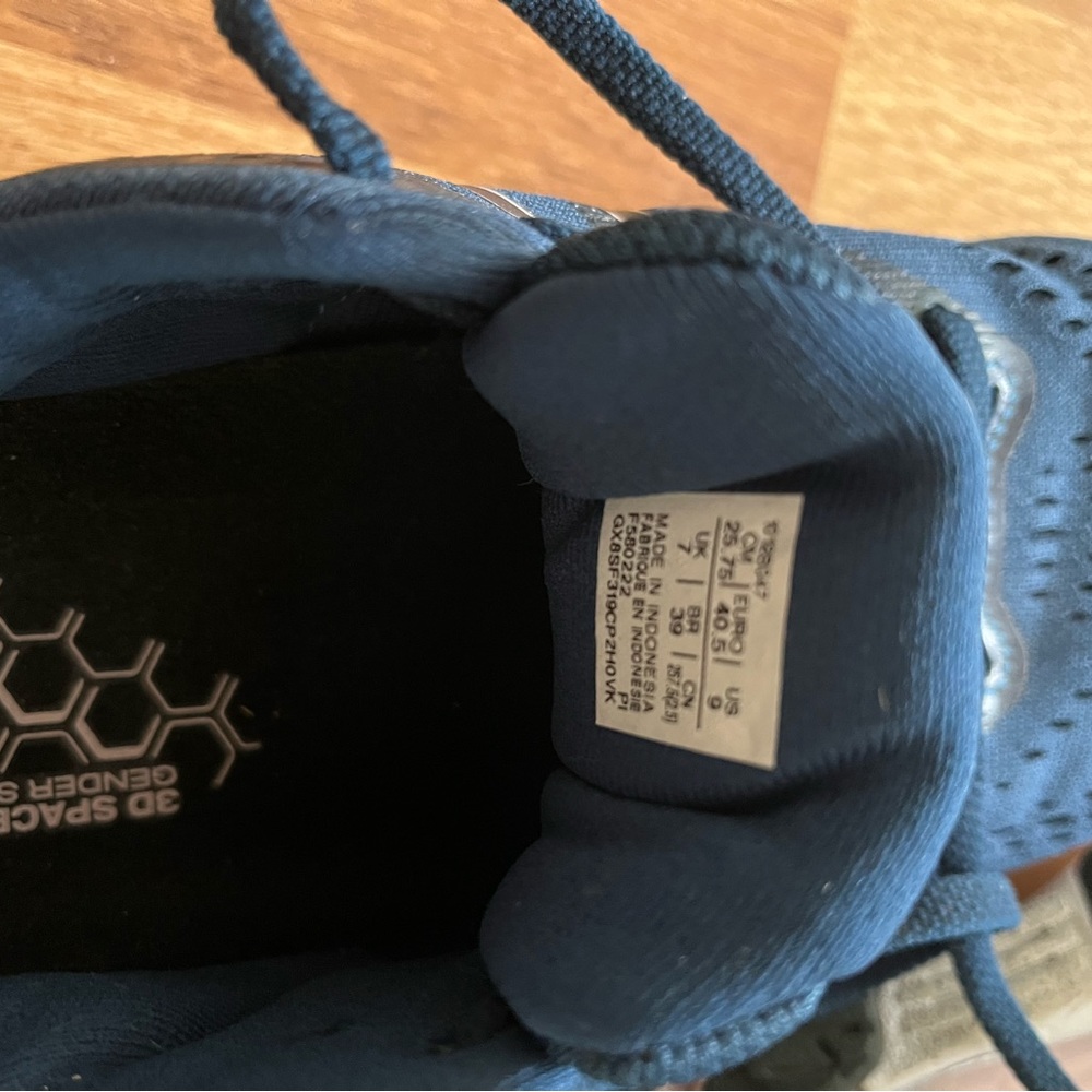 Very Gently Used Asics Gel-Kayano 28 Running Shoes